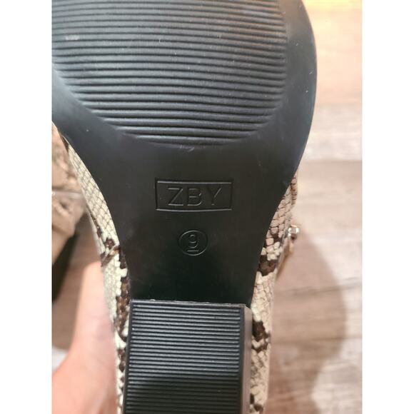 ZBY size 9 women's snake print pointed toe booties - Picture 7 of 7